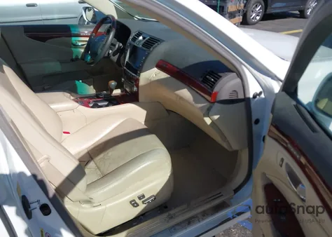 2011 Lexus Ls 460 z USA, uszkodzony, nr VIN JTHBL5EF1B5104608